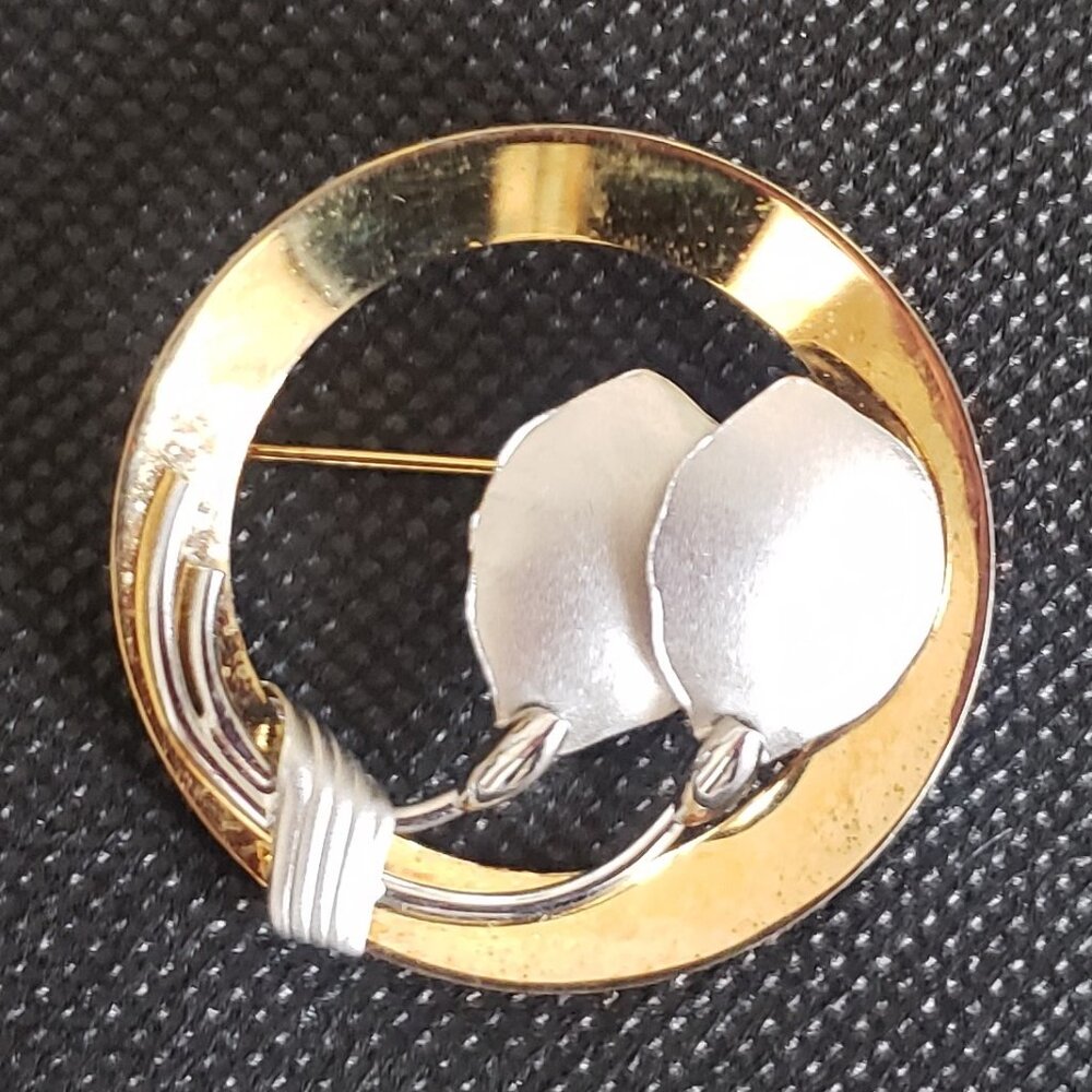 1970-s BOND BOYD VINTAGE VERMEL AND WHITE STERLING SILVER LILY BROOCH
